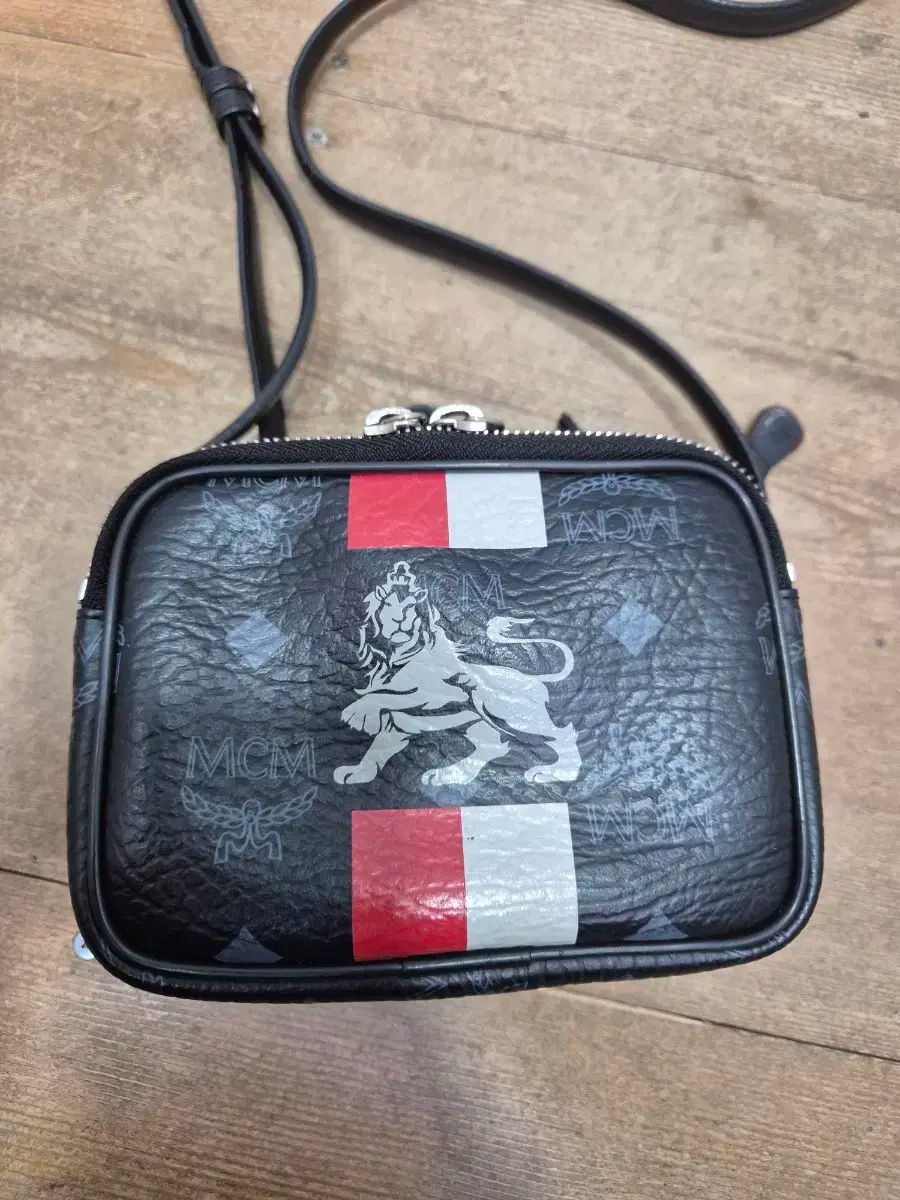 誠州屋 MCM ブラック ミニ クロスバッグ バッグ