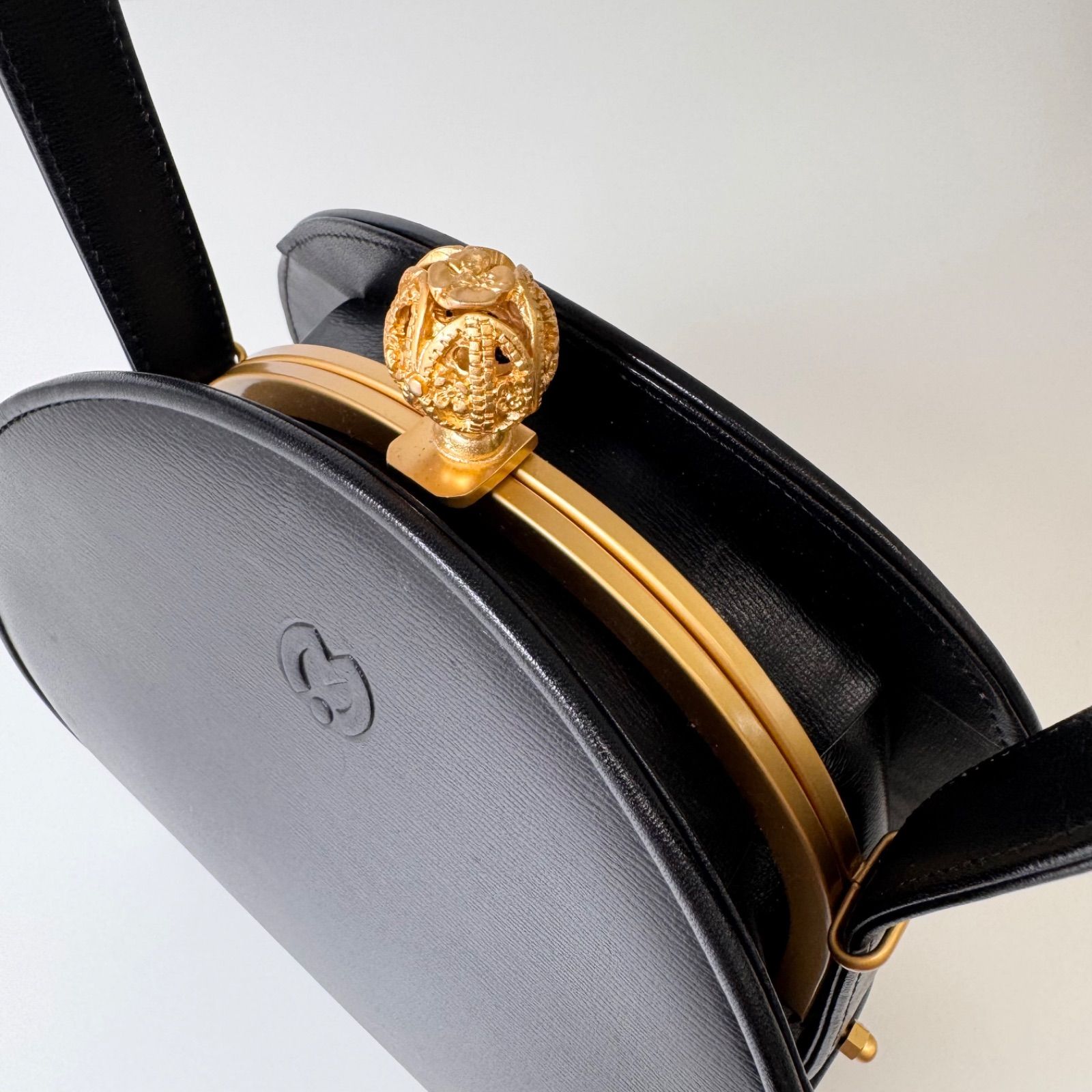 美品◎ミラショーン フォーマル ハンドバッグ がま口 王冠金具 黒