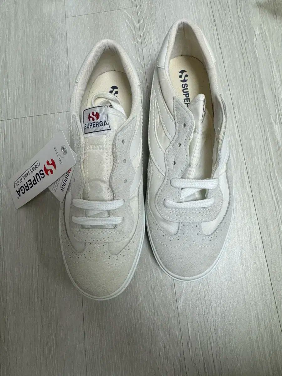 【雷市場（ポンジャン）商品韓国直送】SUPERGA(スペルガ) スニーカーズ 230 新品 S001XG0