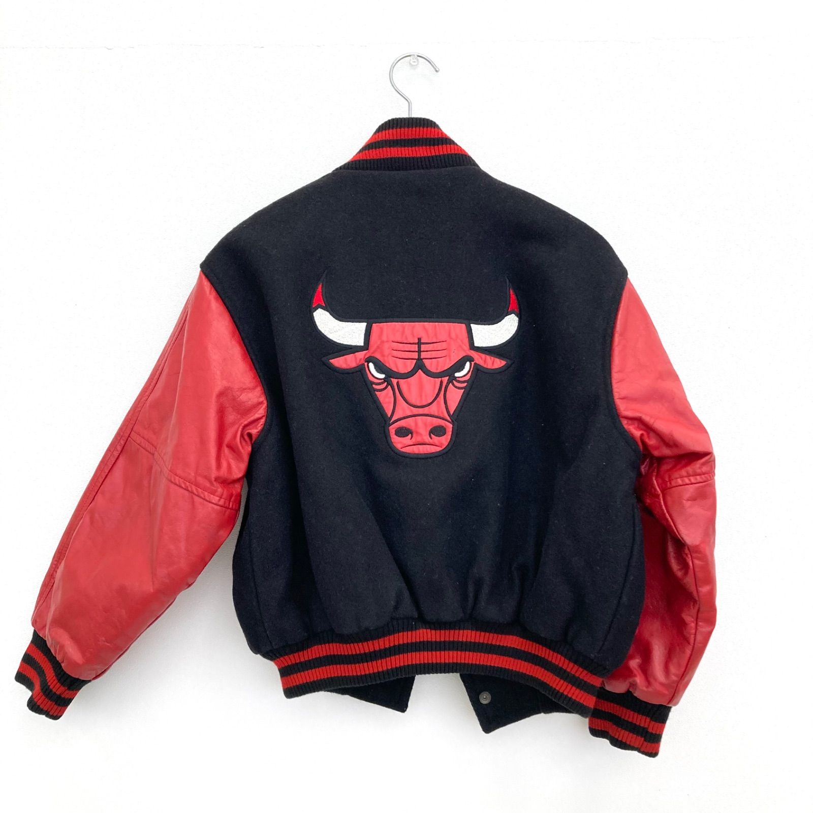 【CHICAGO BULLS】シカゴブルズ NBA 長袖 キッズ  バスケ 12 スタジャン スナップボタン 黒 赤 ☆