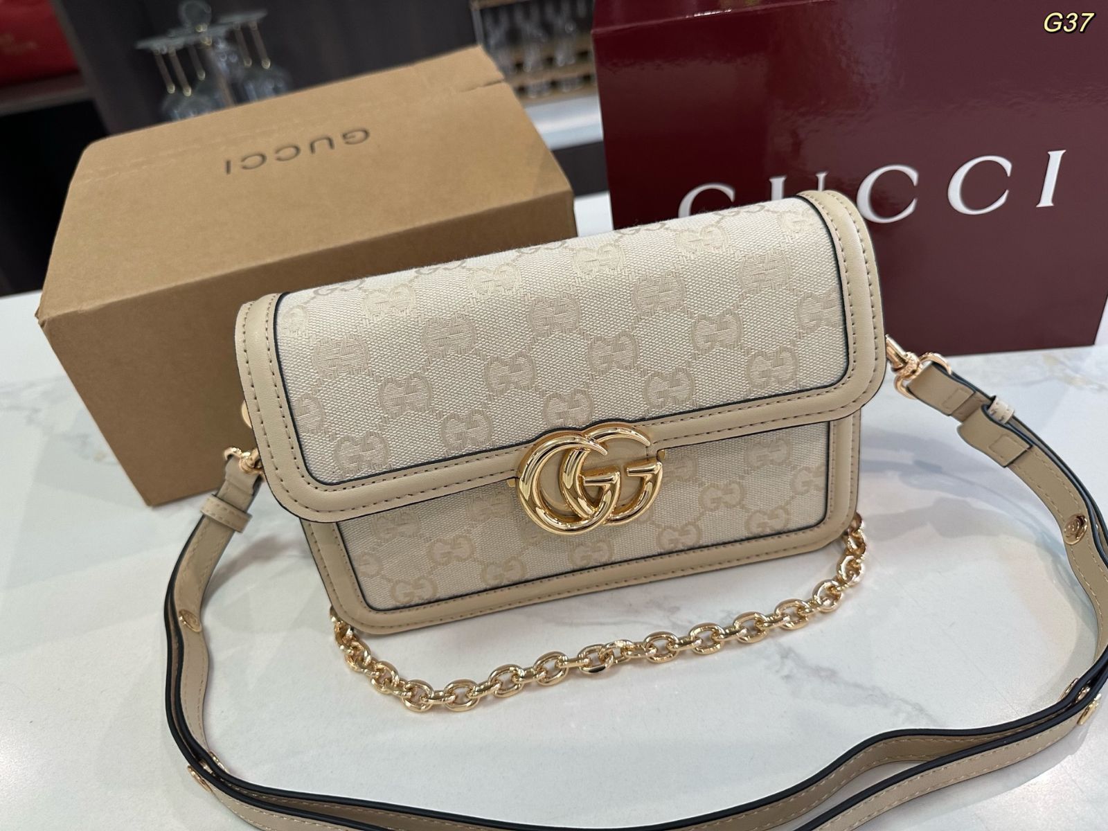 25新作 GUCCI GGマーモント スーパー ミニバッグ ツイード 25新作 GUCCI GGマーモント スーパー ミニバッグ ツイード
