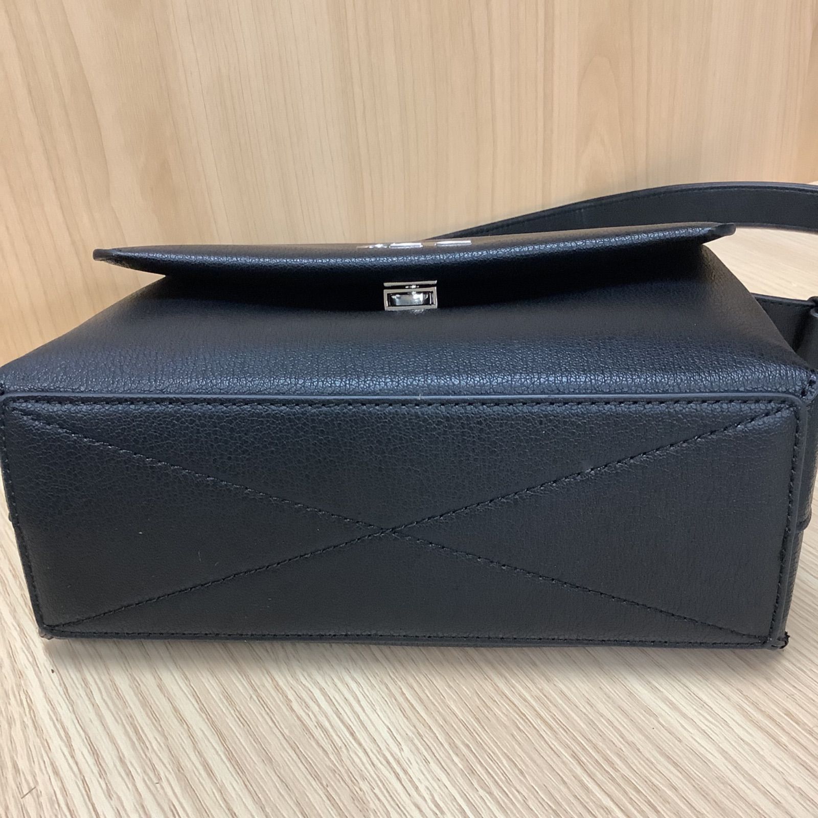 美品】Calvin Klein メタルモノグラムトップハンドルバッグ - メルカリ