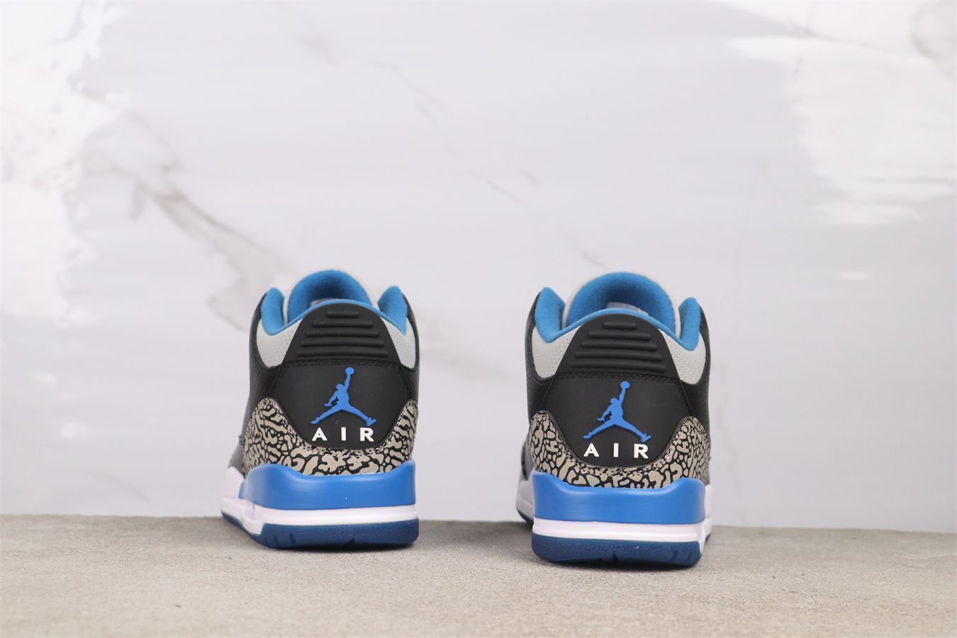 今日特価】Air Jordan 3 エアジョーダン 3 136064-007 スポーツ