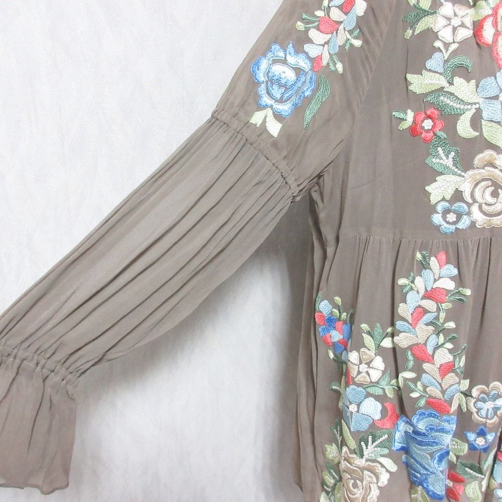 GRACE CONTINENTAL - 未使用 GRACE CONTINENTAL グレースコンチネンタル 24SS フラワー刺繍ギャザートップス シャツ ブラウス 0124141017 36 ホワイト レディース 古着 中古 USED 未使用 24SS GRACE CONTINENTAL グレースコンチネンタル