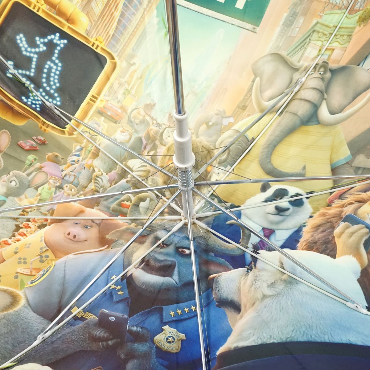 写真5/20｜ディズニーストアとWpc.の“オーロラ色に輝く”ミッキー長傘、『ズートピア』の長傘も - ファッションプレス
