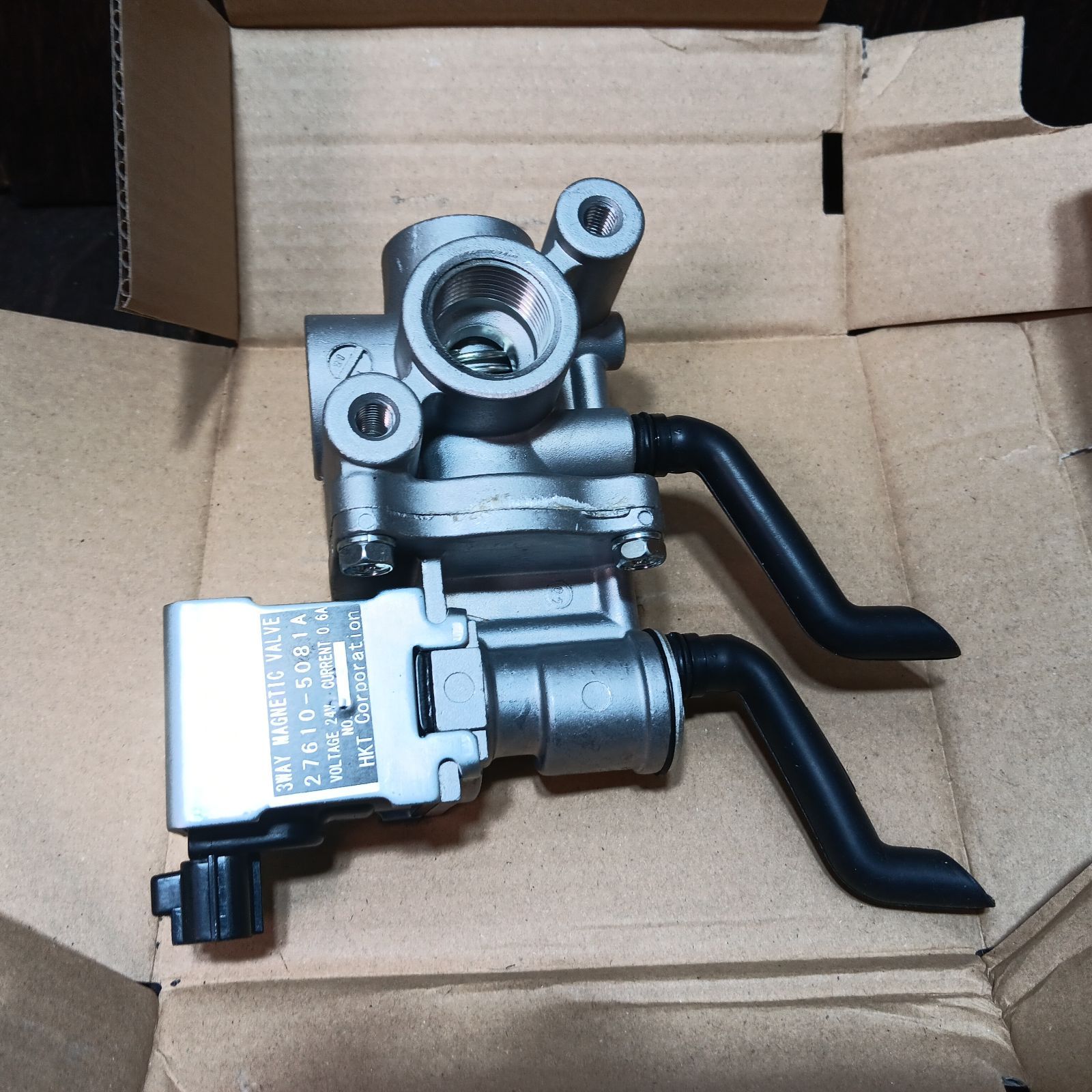 日野 3WAY MAGNETIC VALVE 27610-5081A バルブ 純正部品 未使用 日野 3WAY MAGNETIC VALVE 27610-5081A バルブ 純正部品 未使用