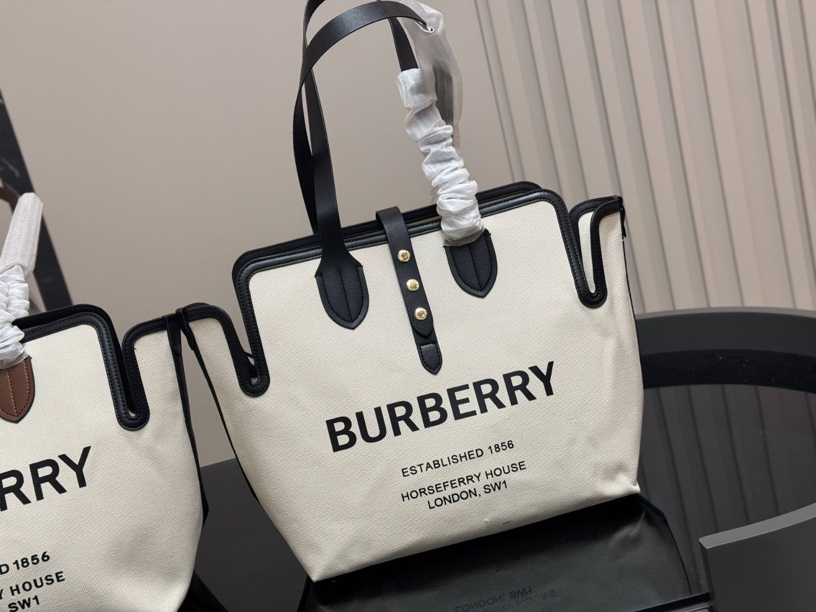 今日特価】Burberry ショッピングバッグ - メルカリ