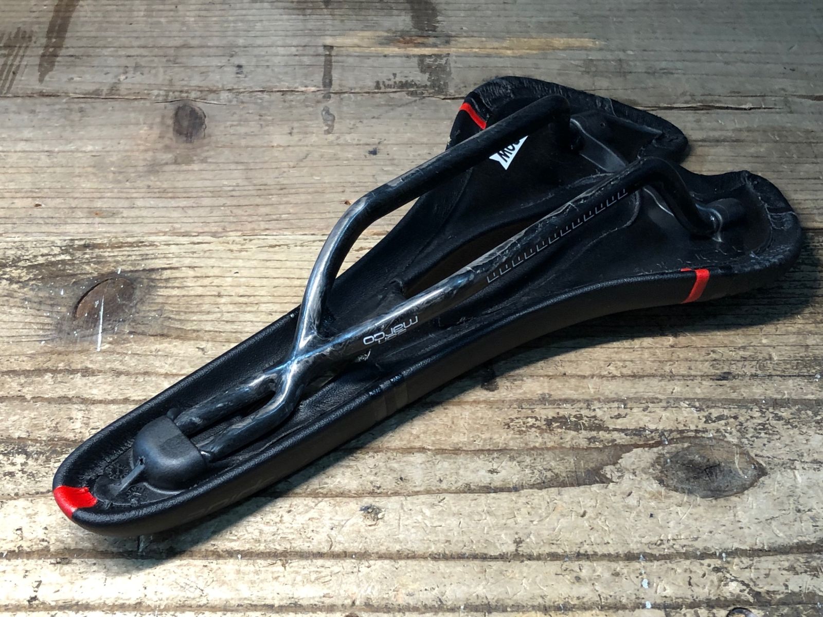 JJ500 セラサンマルコ selle sanmarco ASPIDE CARBON FX カーボンレール サドル 黒 赤 BRIGHTFACE_UK