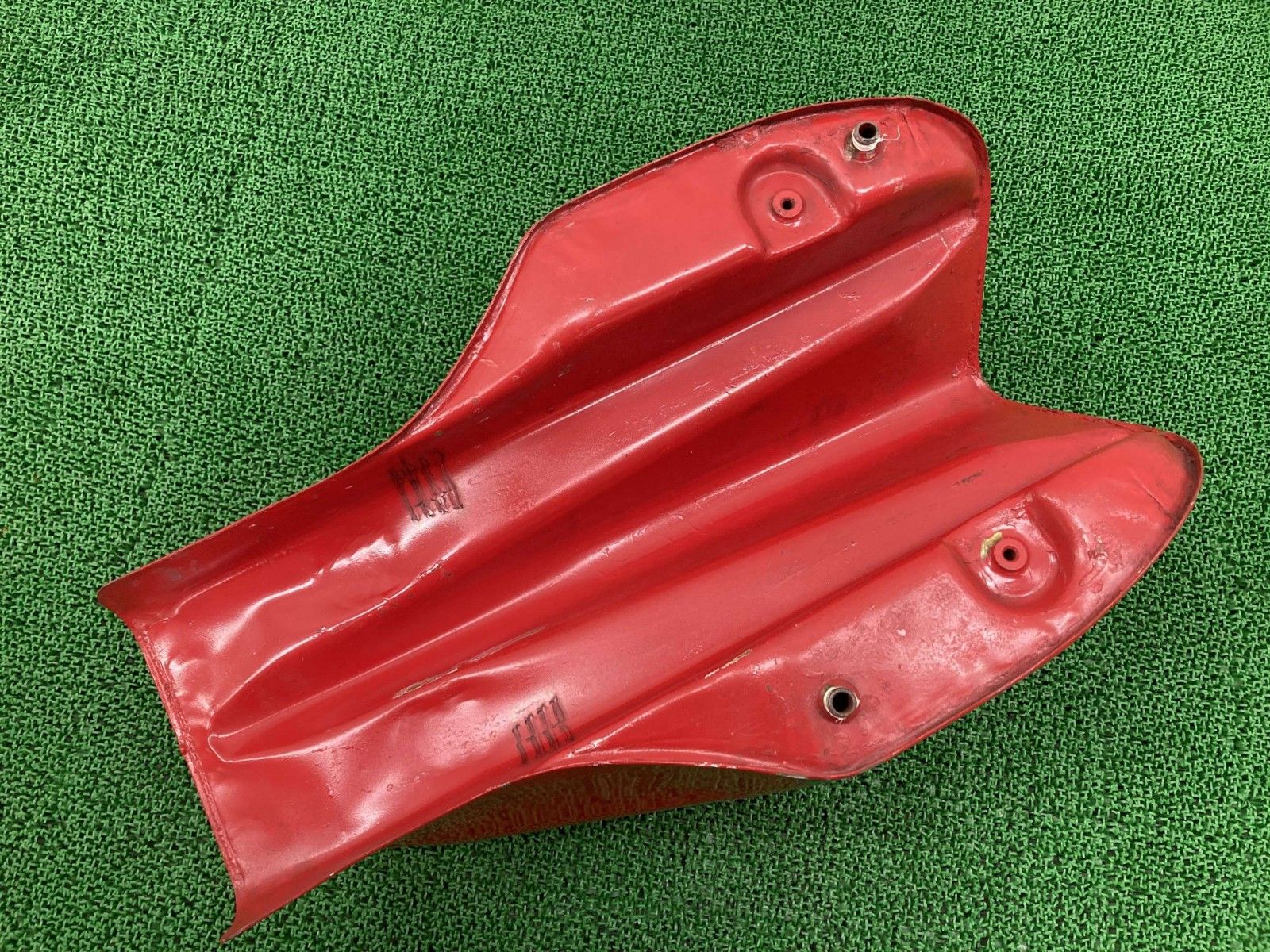 900MHR タンク 赤 ドゥカティ 純正 中古 バイク 部品 Ducati