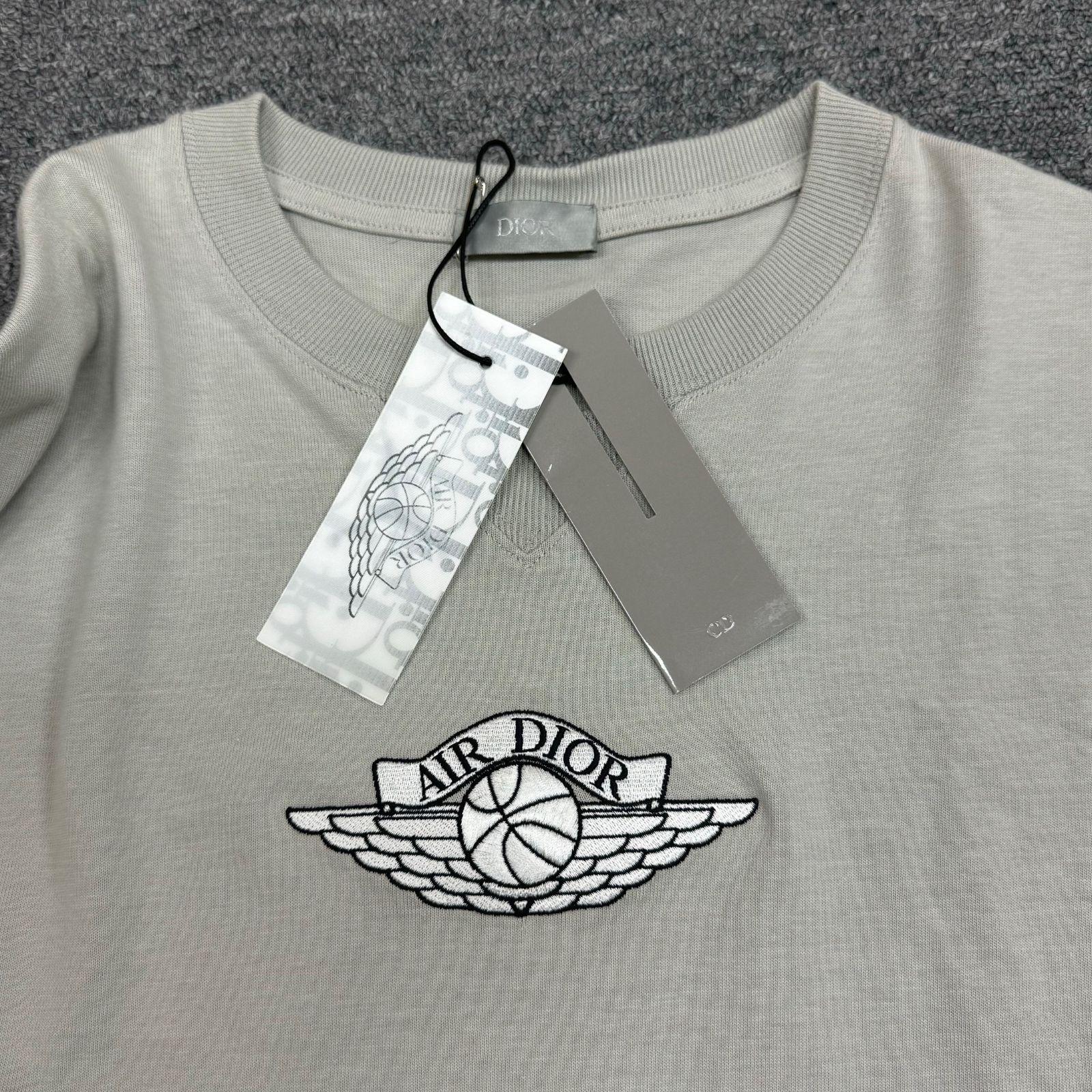 国内正規 美品 Dior × NIKE AIR DIOR M.C & S Top Tee コラボ クルーネック Tシャツ ディオール ナイキ  033J625B0554 グレー系 L 75958A3 - メルカリ