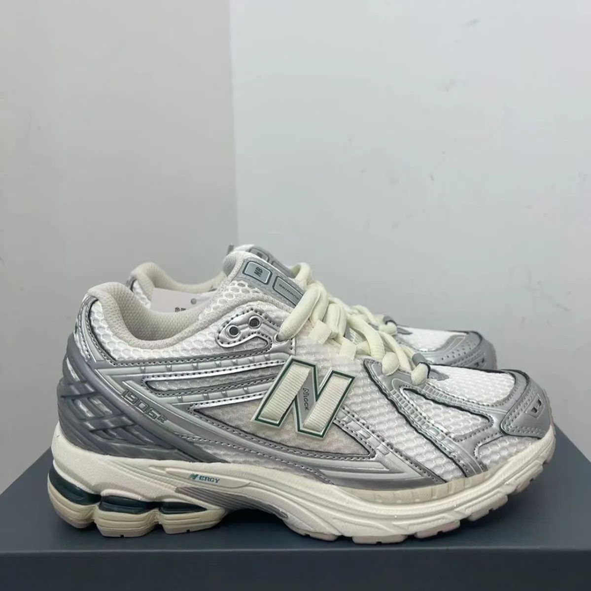 【人気商品・新品未使用】ニューバランス New Balance NB 1906R スニーカー