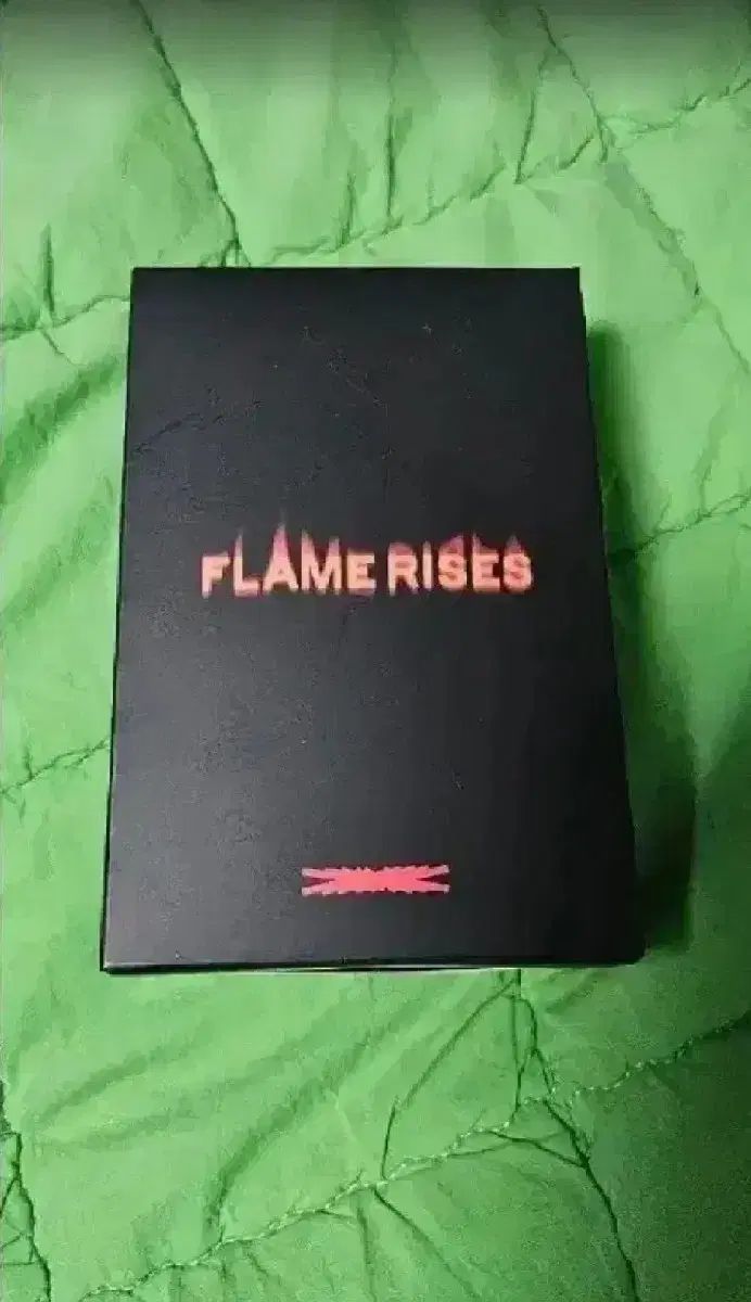 LE SSERAFIM ルセラ FLAME RISES グッズ フーディー L NEWS | LE SSERAFIM Japan official site