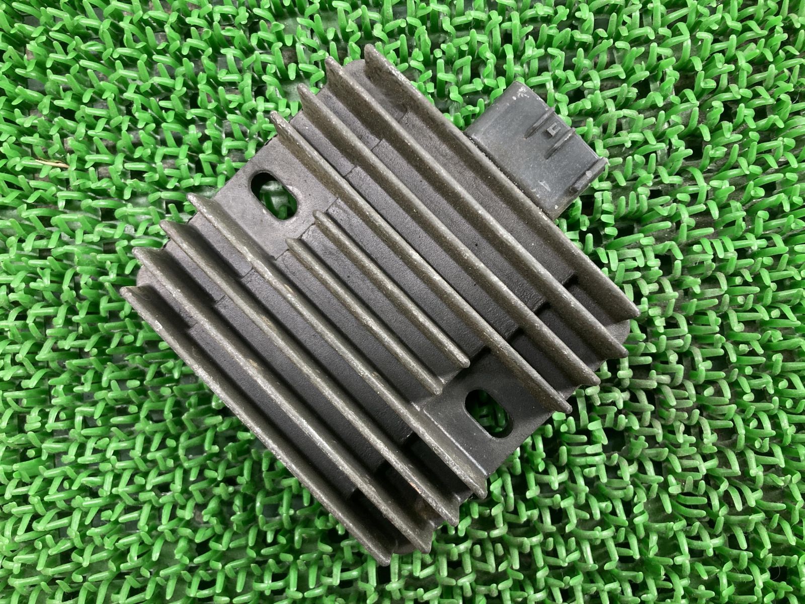 つな マジェスティ250 レギュレター ヤマハ 純正 中古 バイク 部品 SG03J