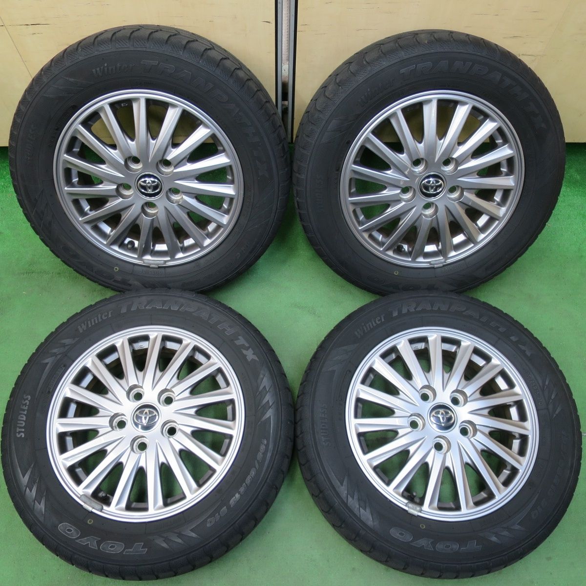 送料無料] キレイ☆トヨタ 80系 ノア ヴォクシー 純正 195/65R15
