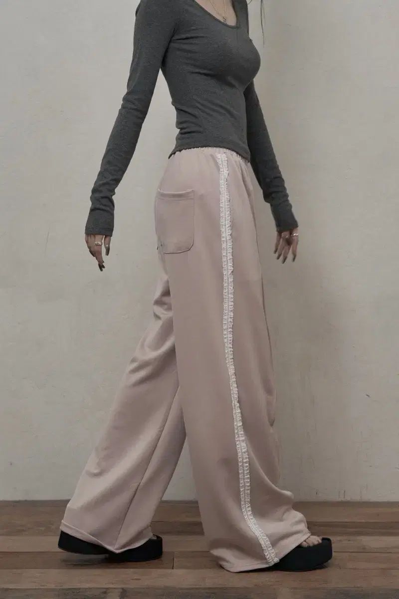 カーキポイント レース トラック パンツ ピンク