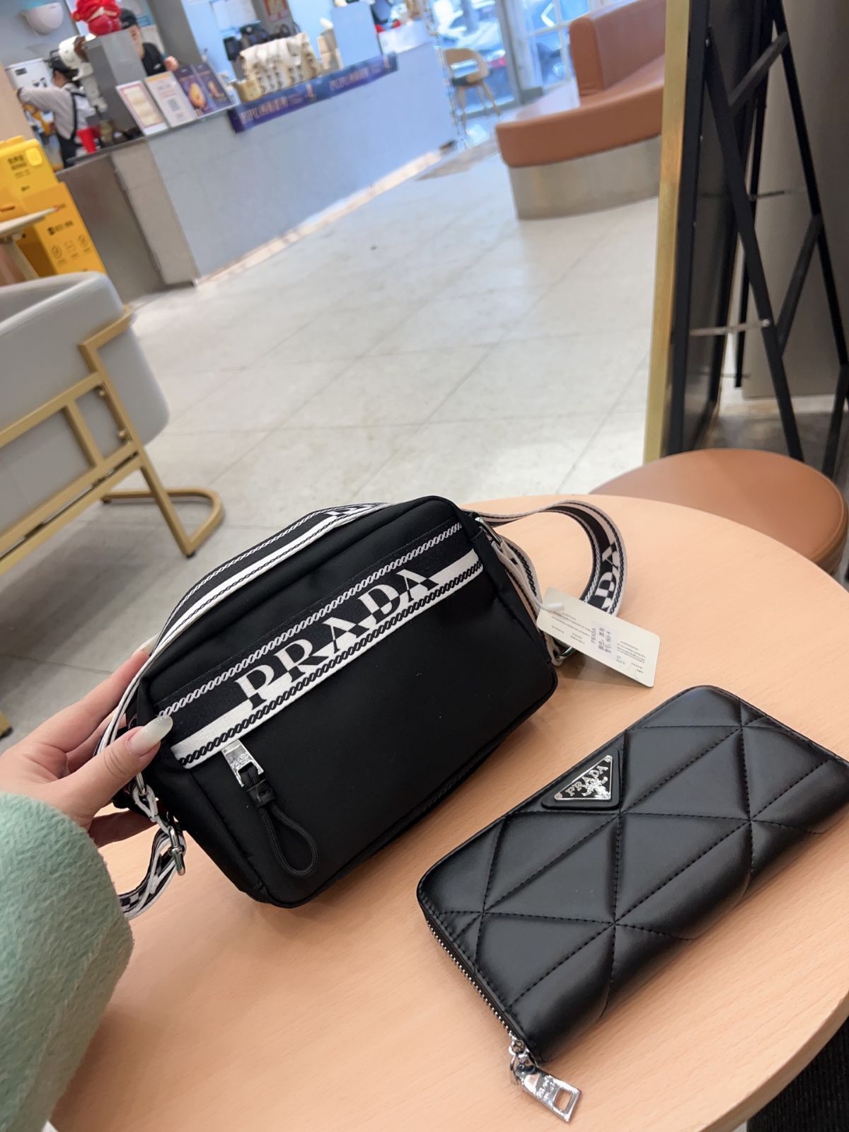 本日特価] TOP New 2025 高品質3点セット - Prada カジュアル