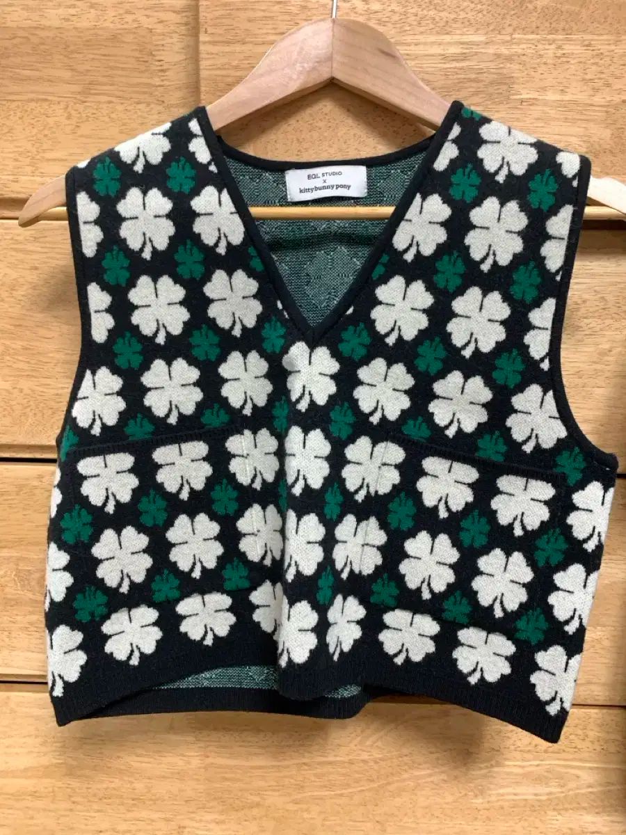 EQL x ハローキティ バニー ポニー コラボ ニットベスト