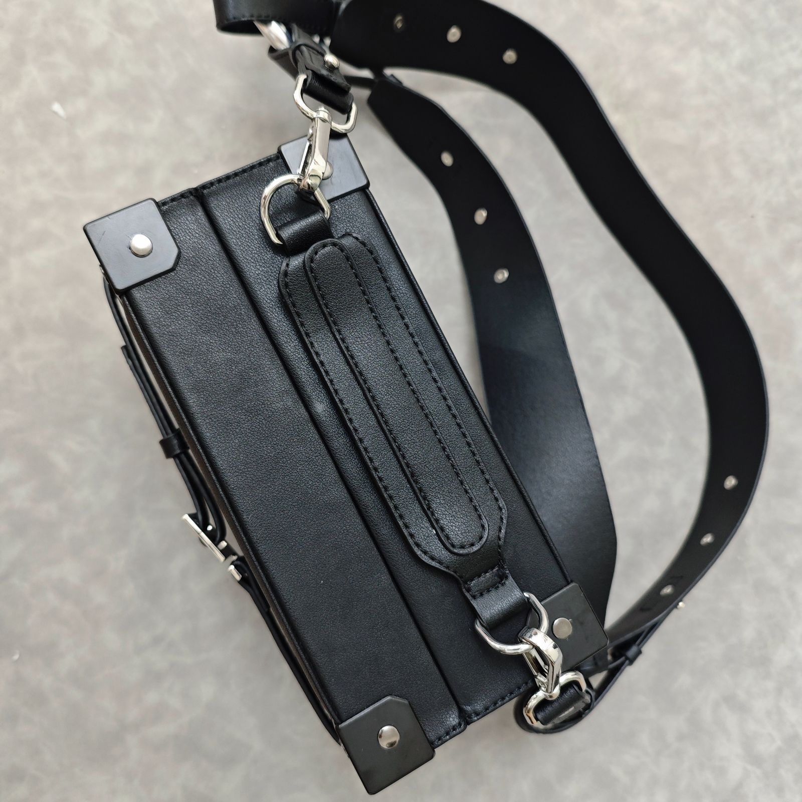 HELIOT EMIL LEATHER TRUNK BAG ショルダーバッグ - メルカリ 