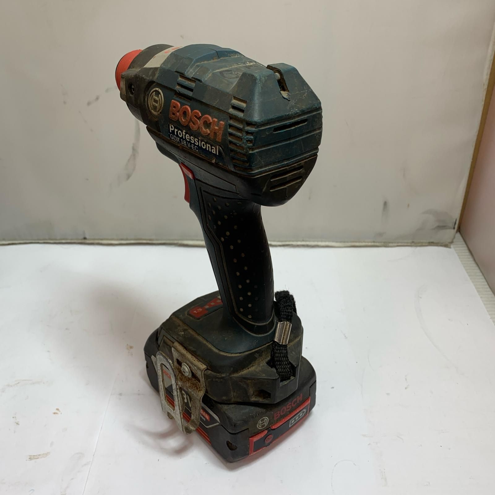 ♭♭BOSCH ボッシュ インパクトドライバ 充電器一個付 18v 4.0Ah GDX 18V-EC