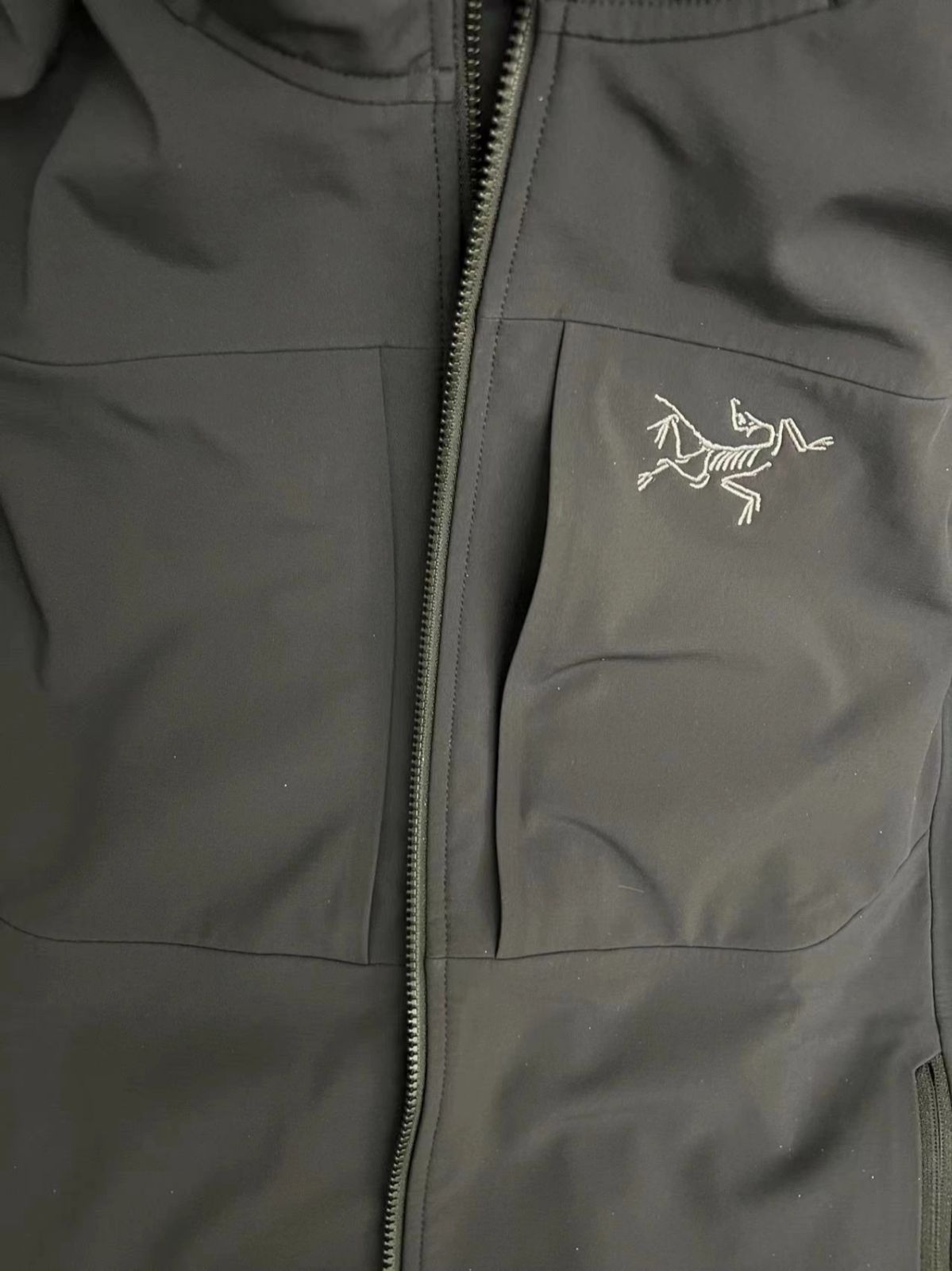 未使用 ARC'TERYX アークテリクス GAMMA シリーズ Mx HOODY ソリッドカラー ウォーム ソフトシェル フード付き フィット ジャケット アウトドア ハイキング 防水 防風 通気性 ジャケット メンズ ブラック