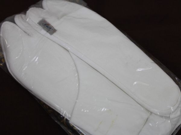 〔楽布〕92285 ２４センチ白足袋新古品 イサミ足袋 ｚｔ