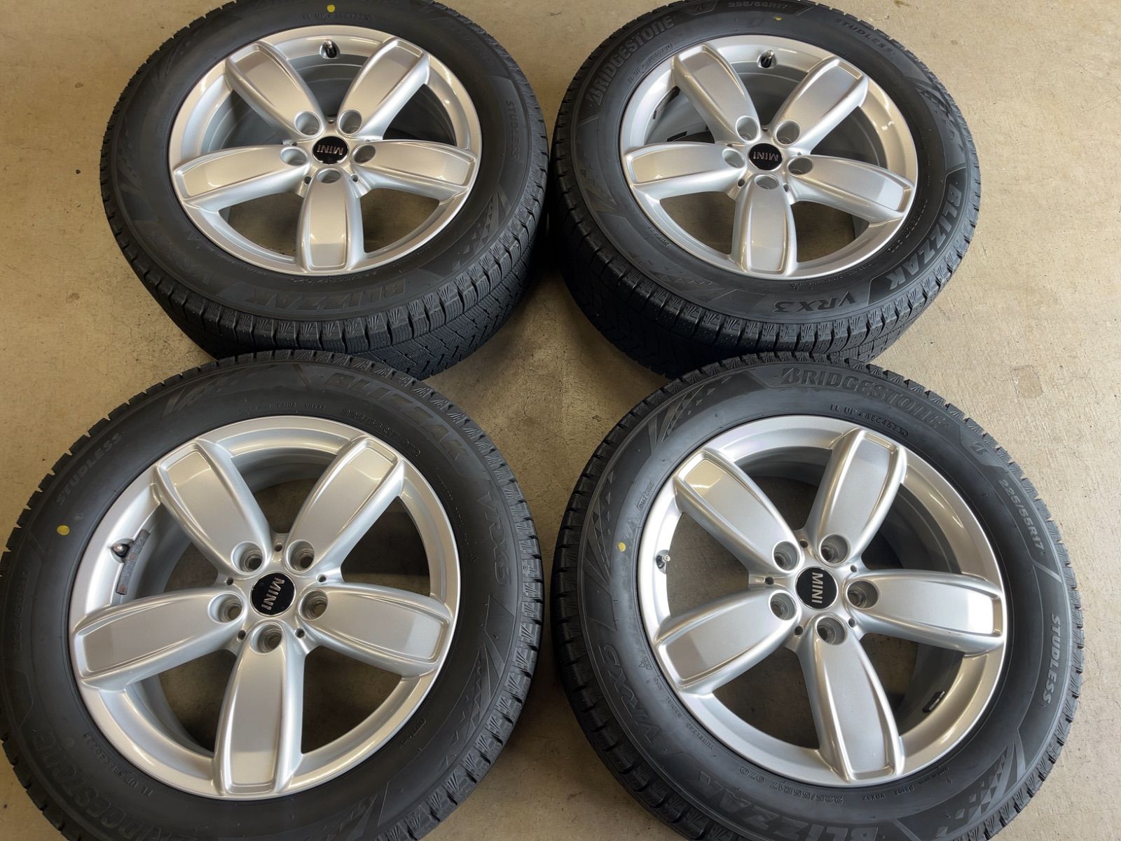 MINI F60 クロスオーバー 純正品 BS VRX3 製 冬用 17インチ 4本セット