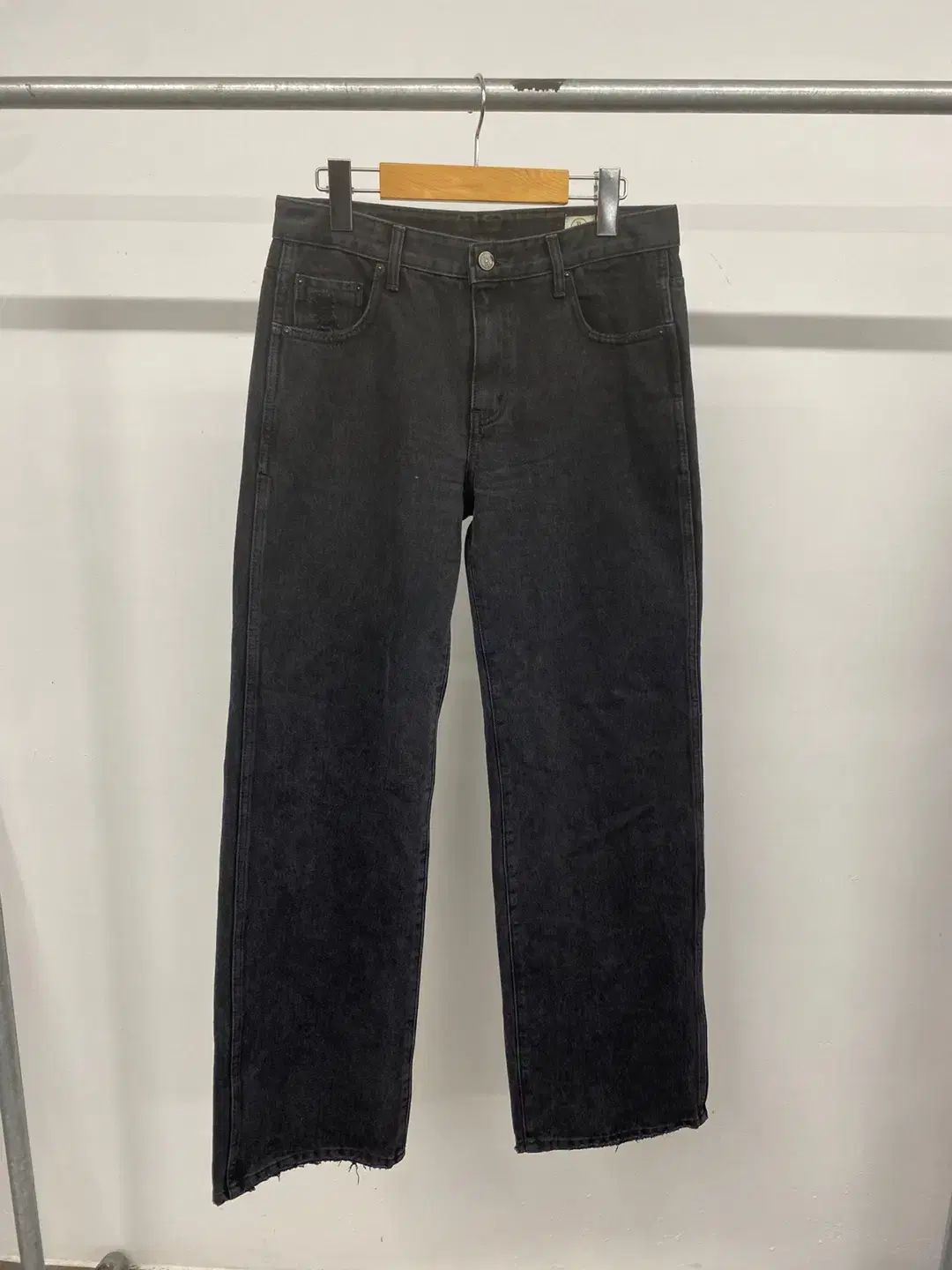 M レディース シックスアンドハーフ ローライズ ワイド ウォッシュド ブラック デニム パンツ