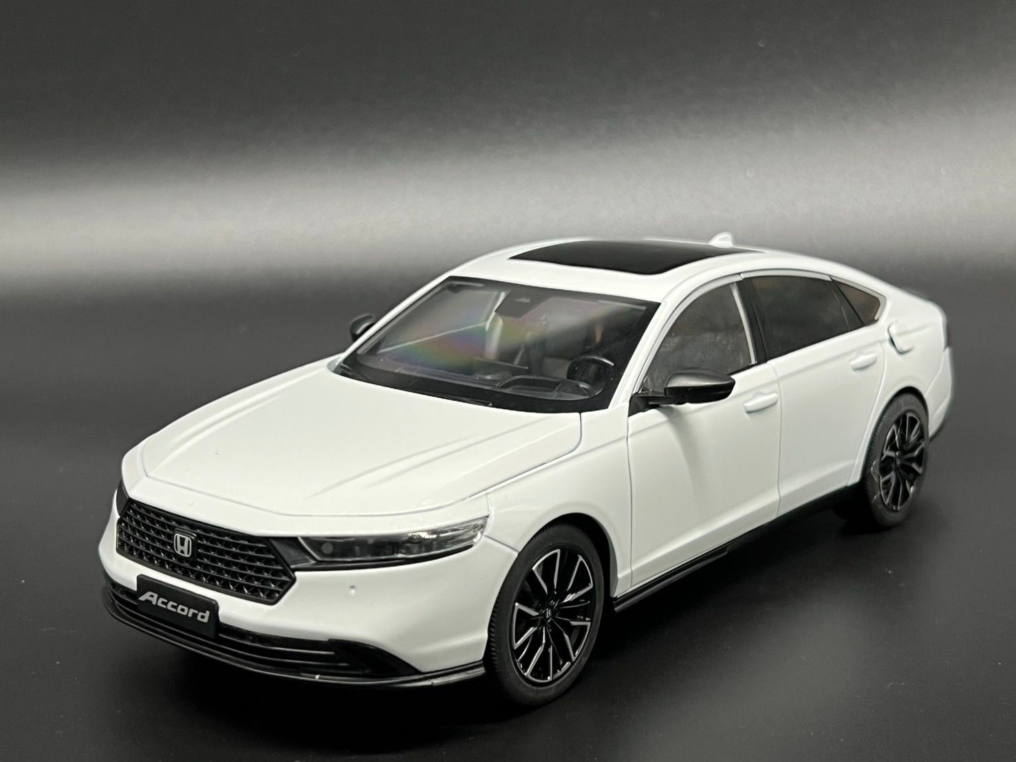 ホンダ / HONDA アコード 1/18 ミニカー ホワイト H204 ホンダ / HONDA アコード 1/18 ミニカー ホワイト H204 - メルカリ