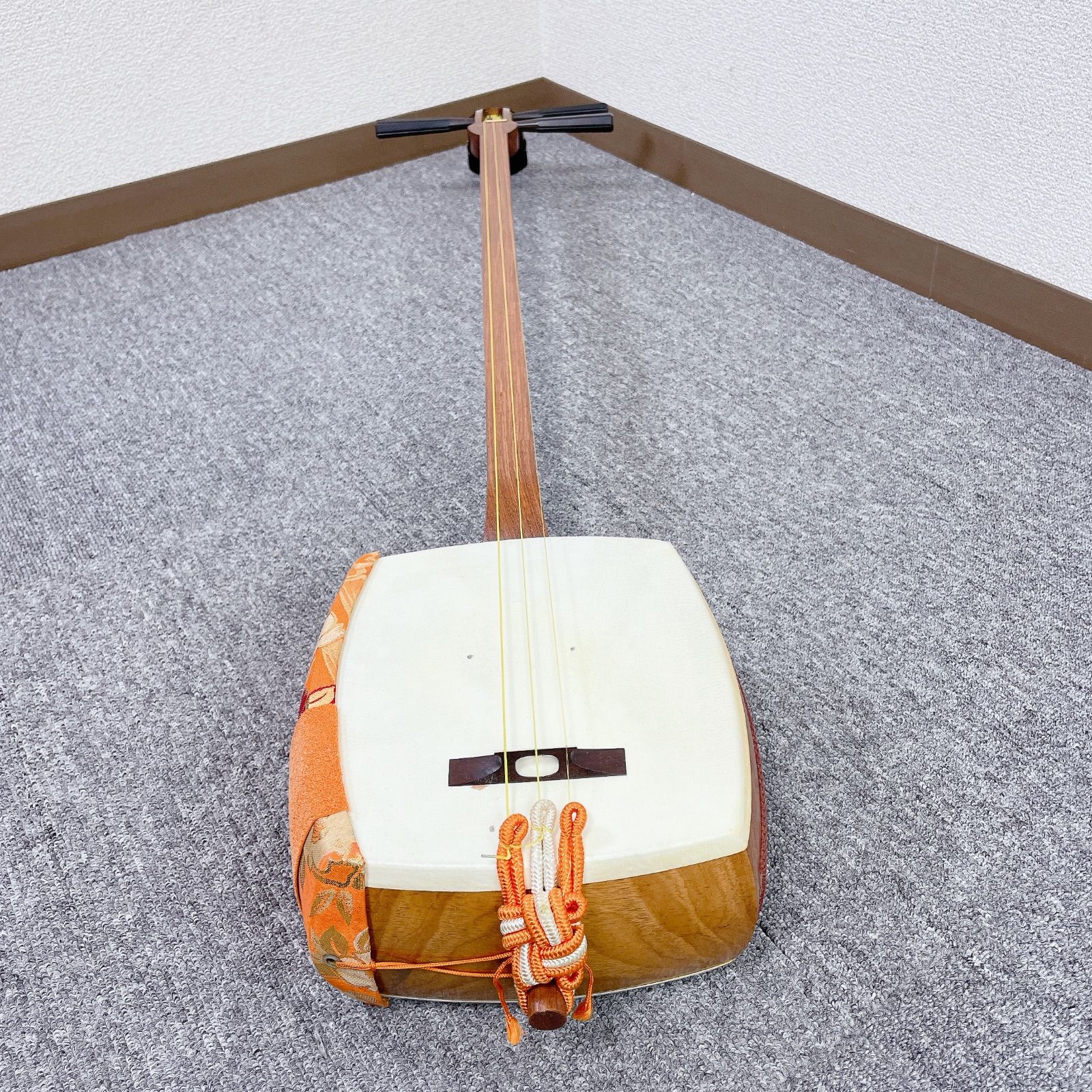 三味線 細棹 平溝 花梨 丸打胴 犬皮 和楽器 三味線 細棹 花梨 犬皮 丸打胴 平溝 和楽器 - メルカリ