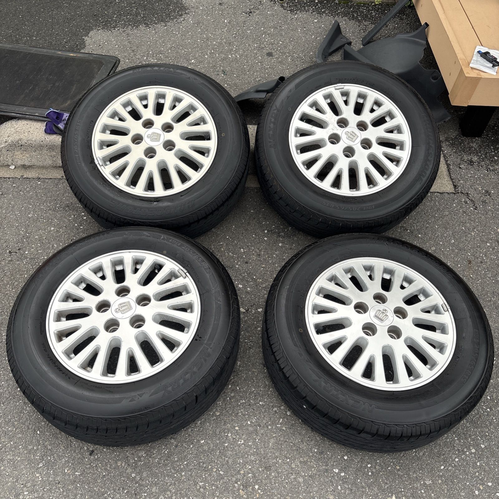送料無料】17クラウン 純正ホイールタイヤセット 205/65R15 - メルカリ