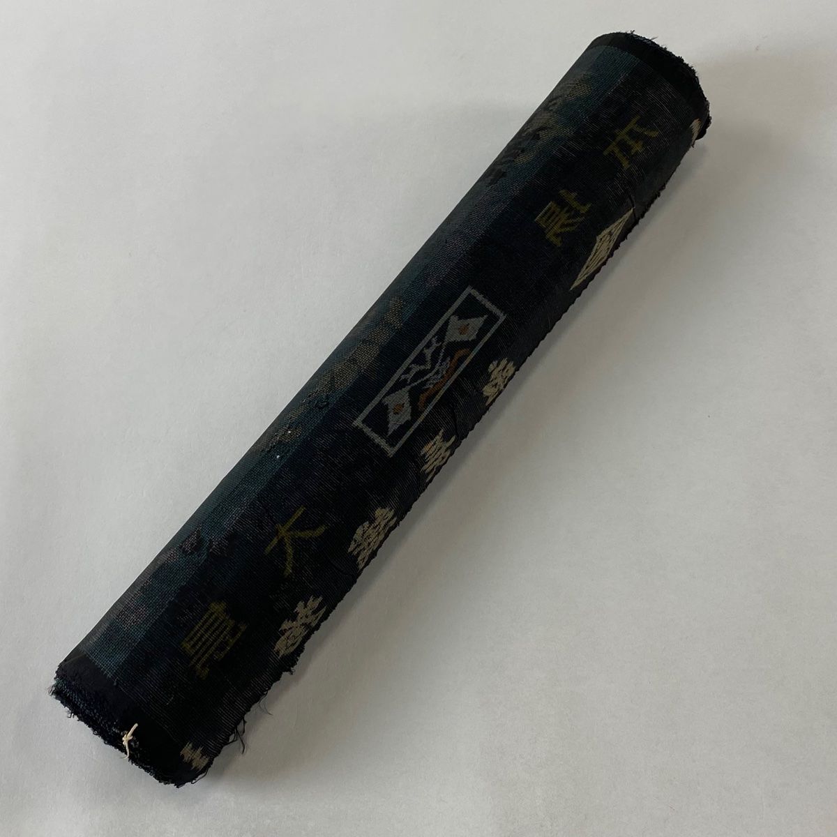 メルカリ　秋名バラ　証紙　緑　反物　2024.11 袋帯 名品 証紙 向かい鶴 鎌倉文 金銀糸 箔 薄緑 全通 正絹