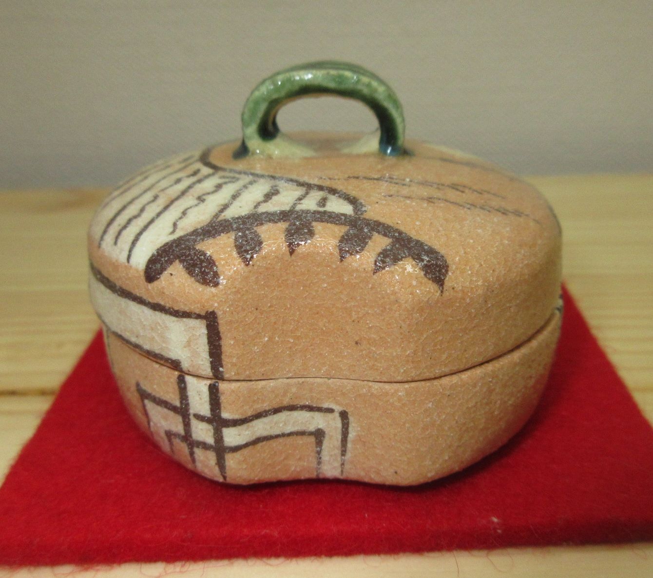 逢絢亭 茶道具 香合 美濃焼 赤織部 ハジキ香合 加藤芳右衛門 共箱入り