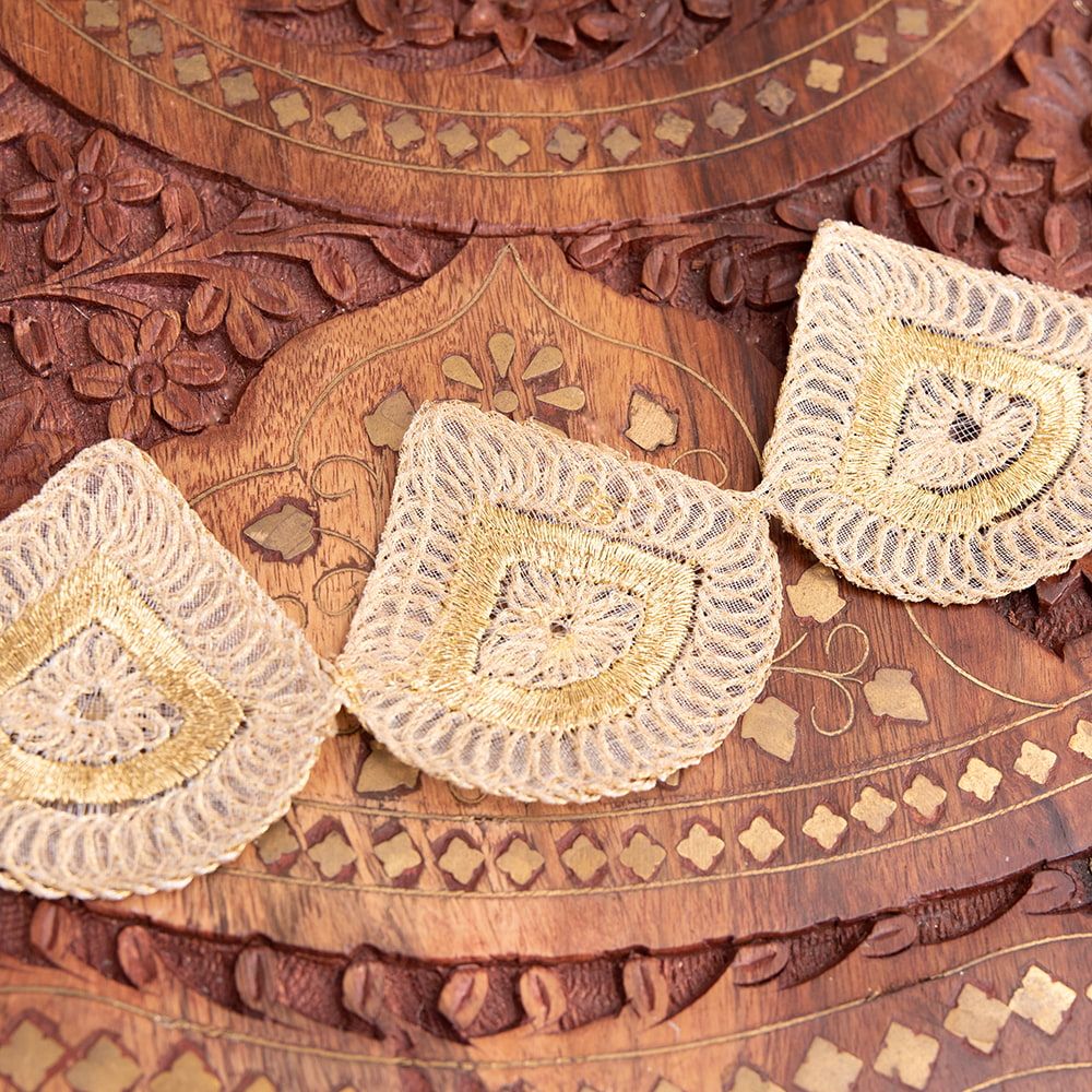 金糸が美しい 更紗模様のゴータ刺繍〔幅