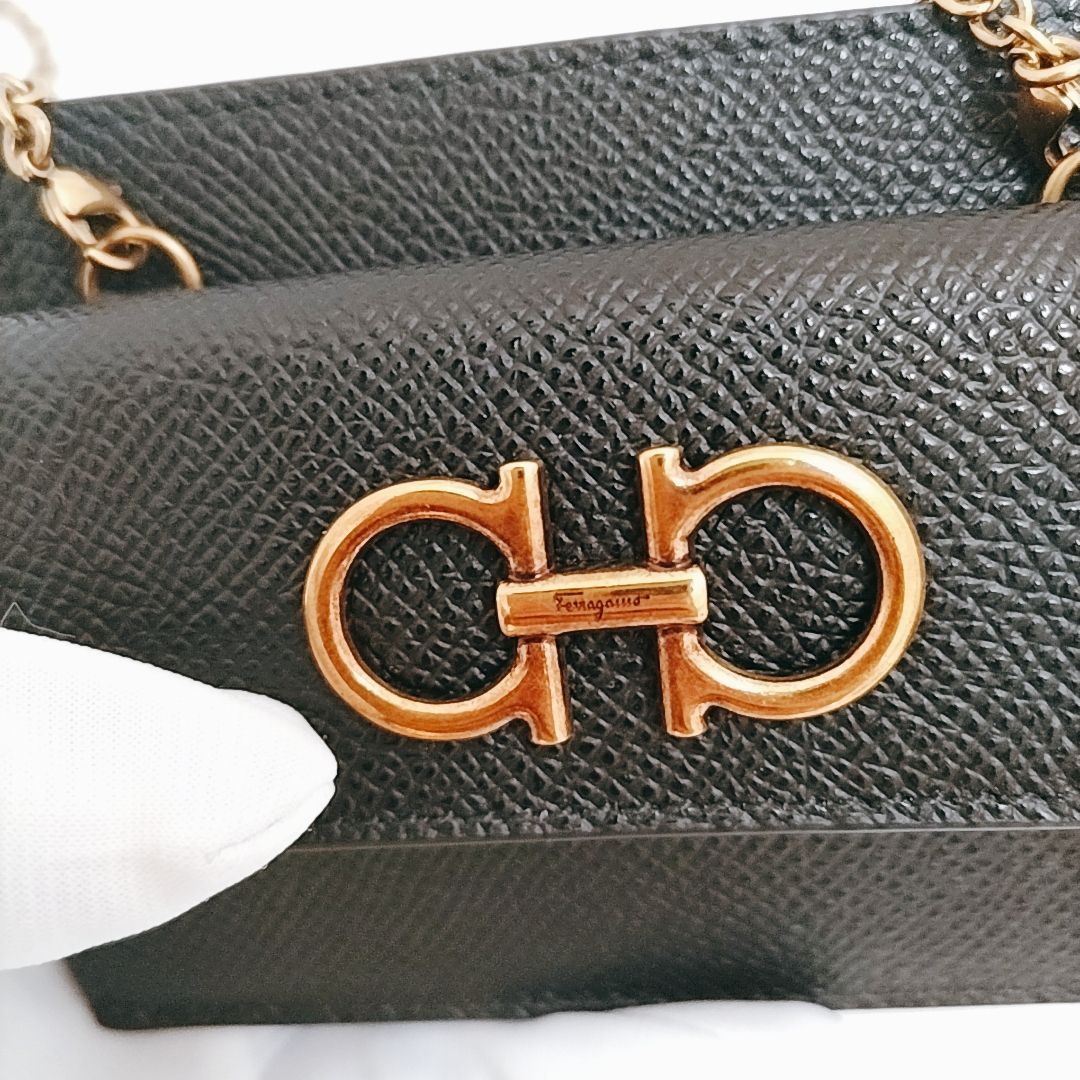 新品未使用】FERRAGAMO チェーンカードケース ダブルガンチーニ