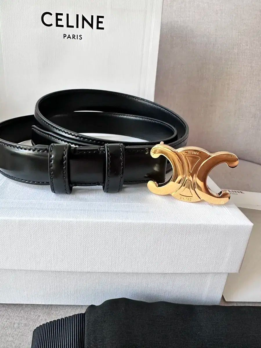 CELINE ベルト トリオンフ バックル ゴールドxブラック 85 美品 Celine(セリーヌ) 中 トリオンフ ベルト ブラック 85 - メルカリ