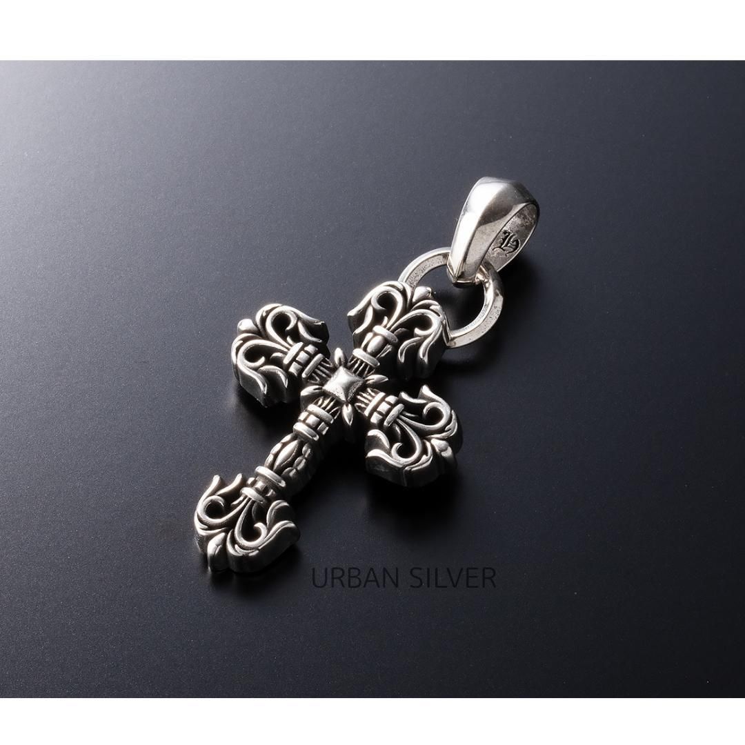 クロムハーツ ダブルダガー ネックレストップ シルバー クロムハーツシルバー彫刻ペンダント ネックレス クロムハーツ DOUBLE