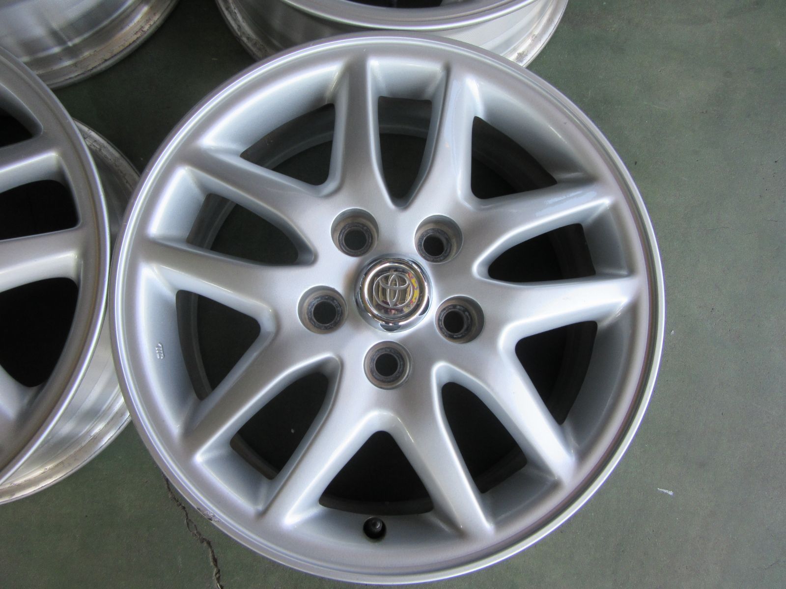 TOYOTA 純正TRD 16インチアルミホイールセットPCD 114.3/5H 2025年最新】Yahoo!オークション -trd ホイール 114.3の中古品