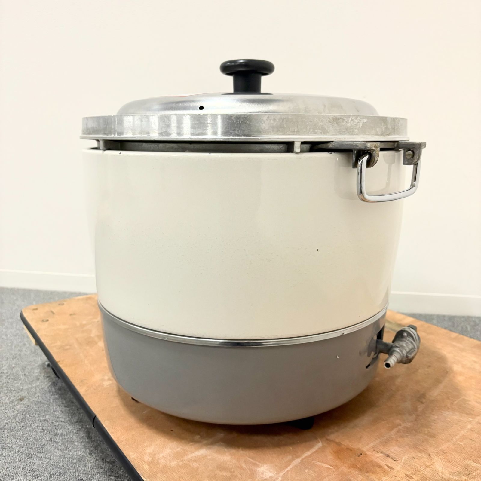 3升炊 LPガス炊飯ジャー RR-30S1-F 未使用 【公式通販】 3升炊 LPガス炊飯ジャー RR-30S1-F 未使用 【公式通販】