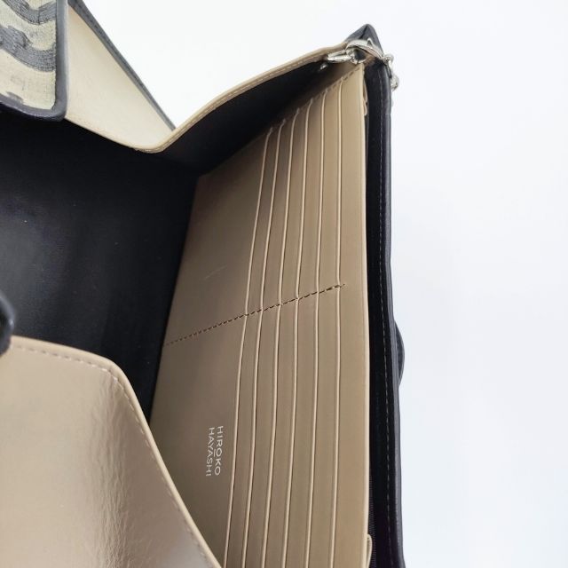 HIROKO HAYASHI ムスク チェーン付きウォレット 長財布 カーキ