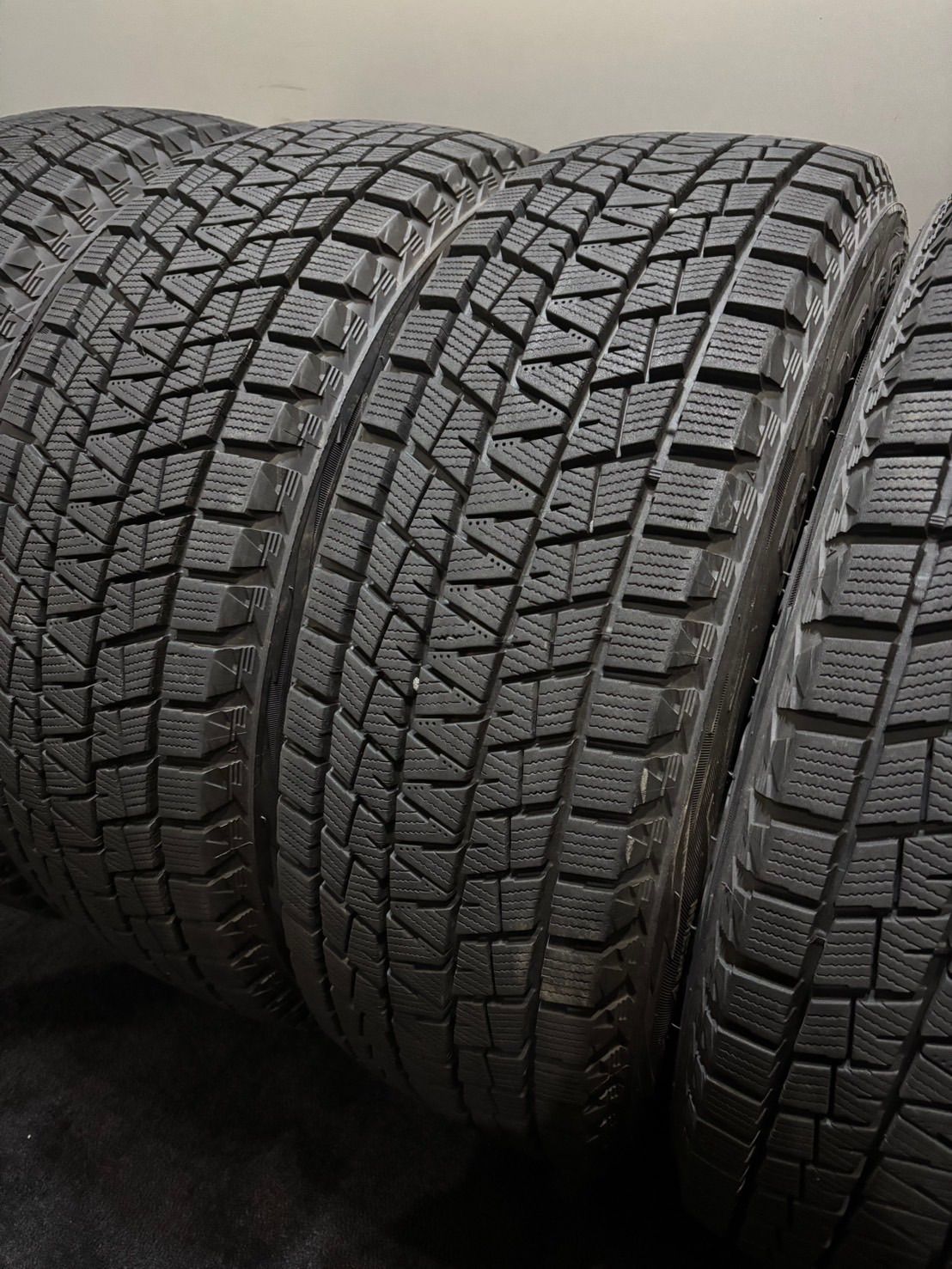 倉庫保管品 215|65R16 BRIDGESTONE|DM-V1 18年製 スタッドレス 4本 ブリザック XV フォレスター アルファード ヴェルファイア 南7-K360