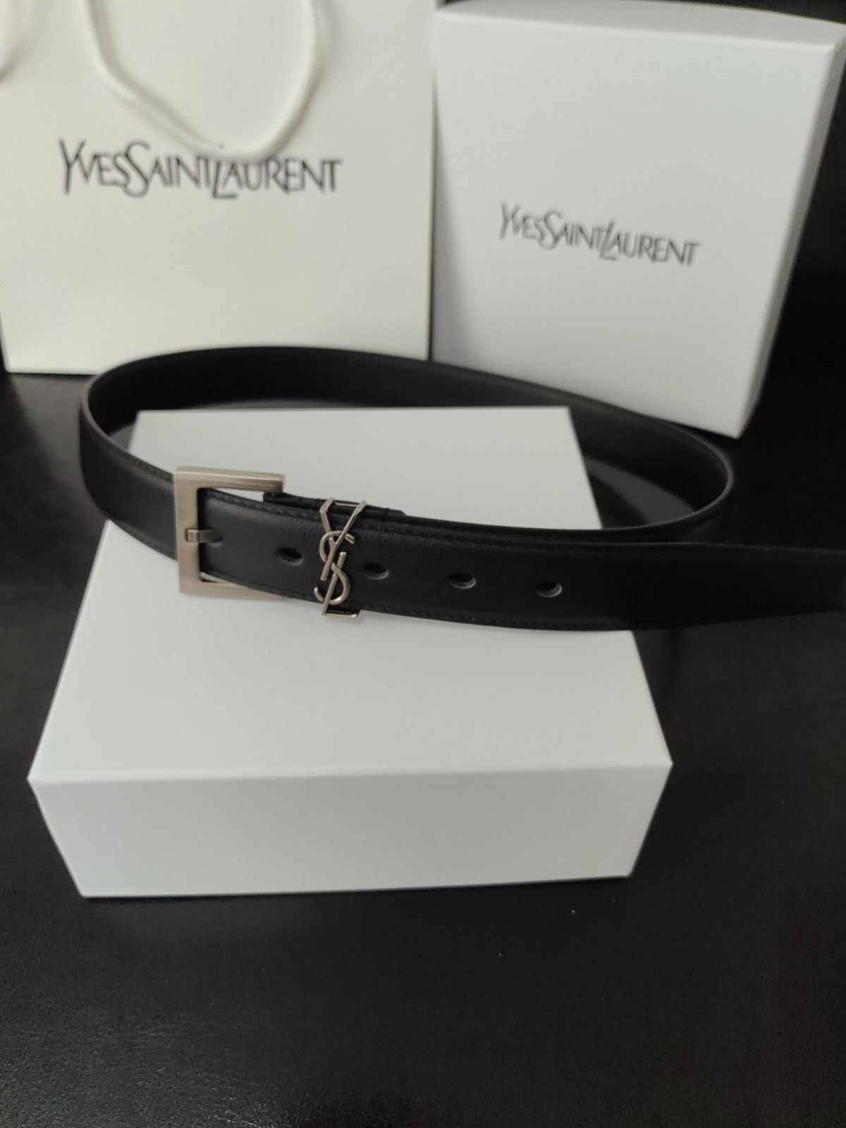 Saint Laurent ブラックベルト 95cm✨サンローラン　シルバーロゴ SAINT LAURENT ブラックレザーYSLロゴベルトシルバーバックル サイズ