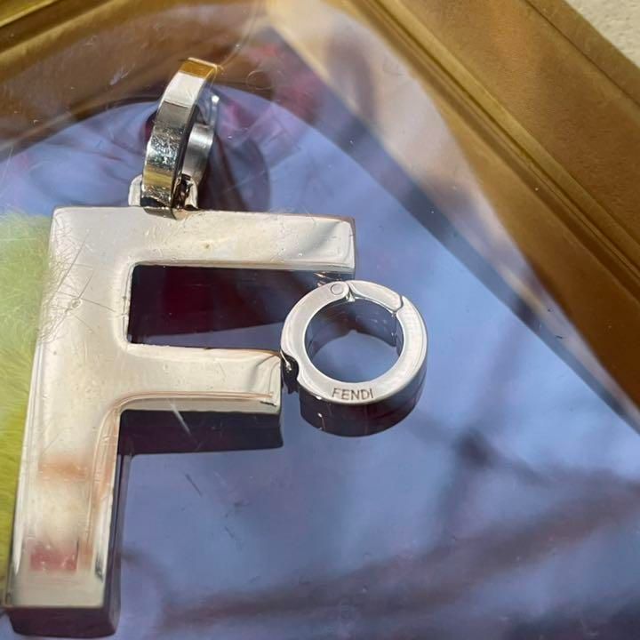FENDI フェンディ Fロゴ アルファベット トップ チャーム