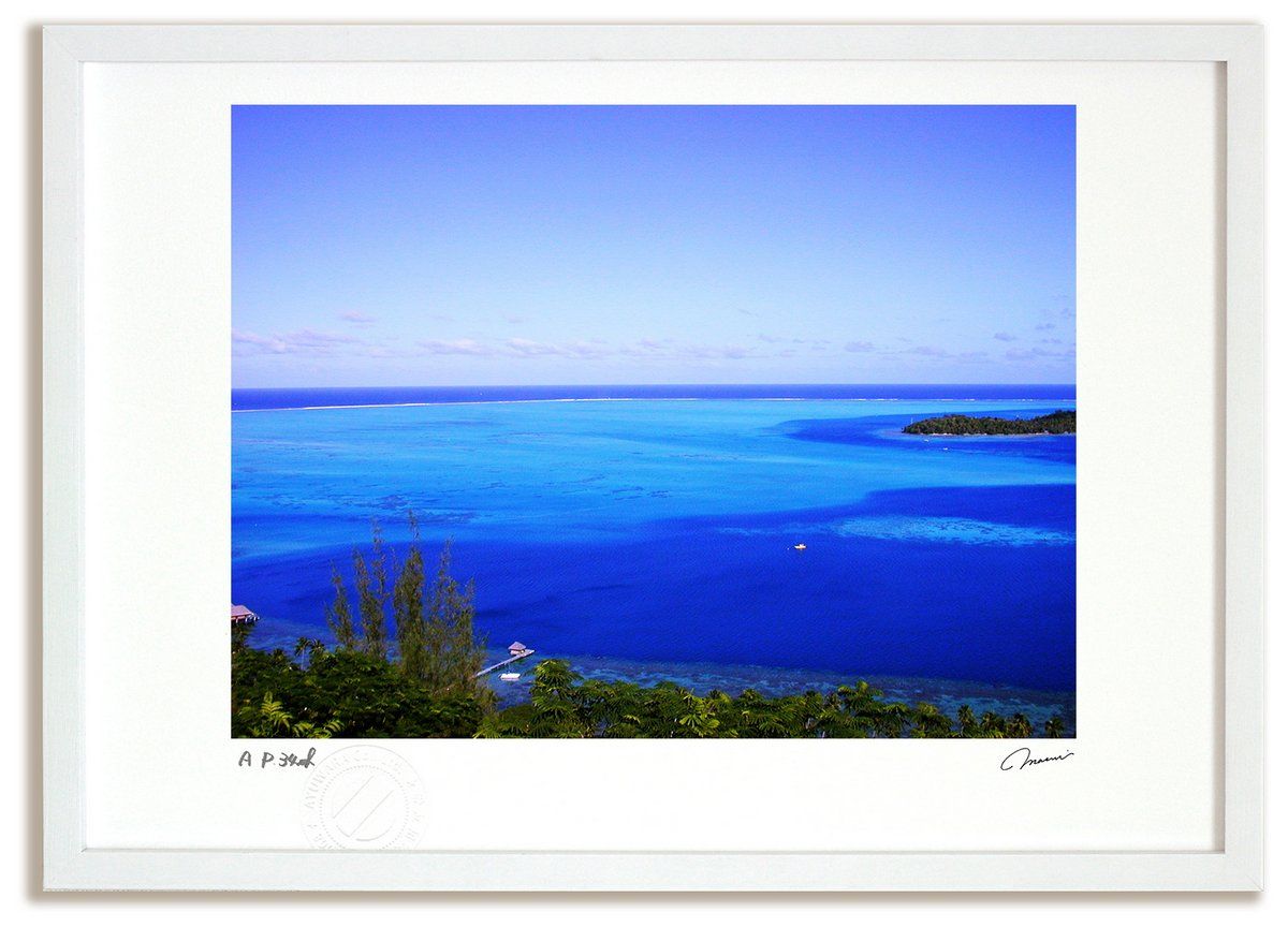 アートフォト 絵画 タヒチ・ボラボラ島 青のグラデーション/海 インテリア 額入り 額装込 風景画 油絵 ポスター アート アートパネル リビング 玄関 プレゼント モダン アートフレーム 飾る 