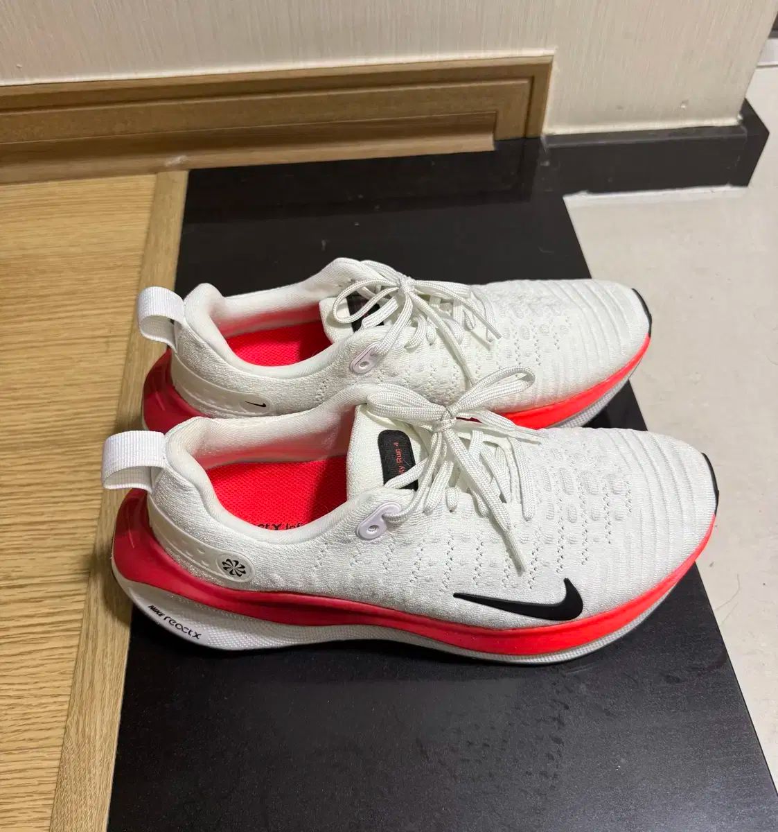 275 NIKE インフィニティ RUN 4