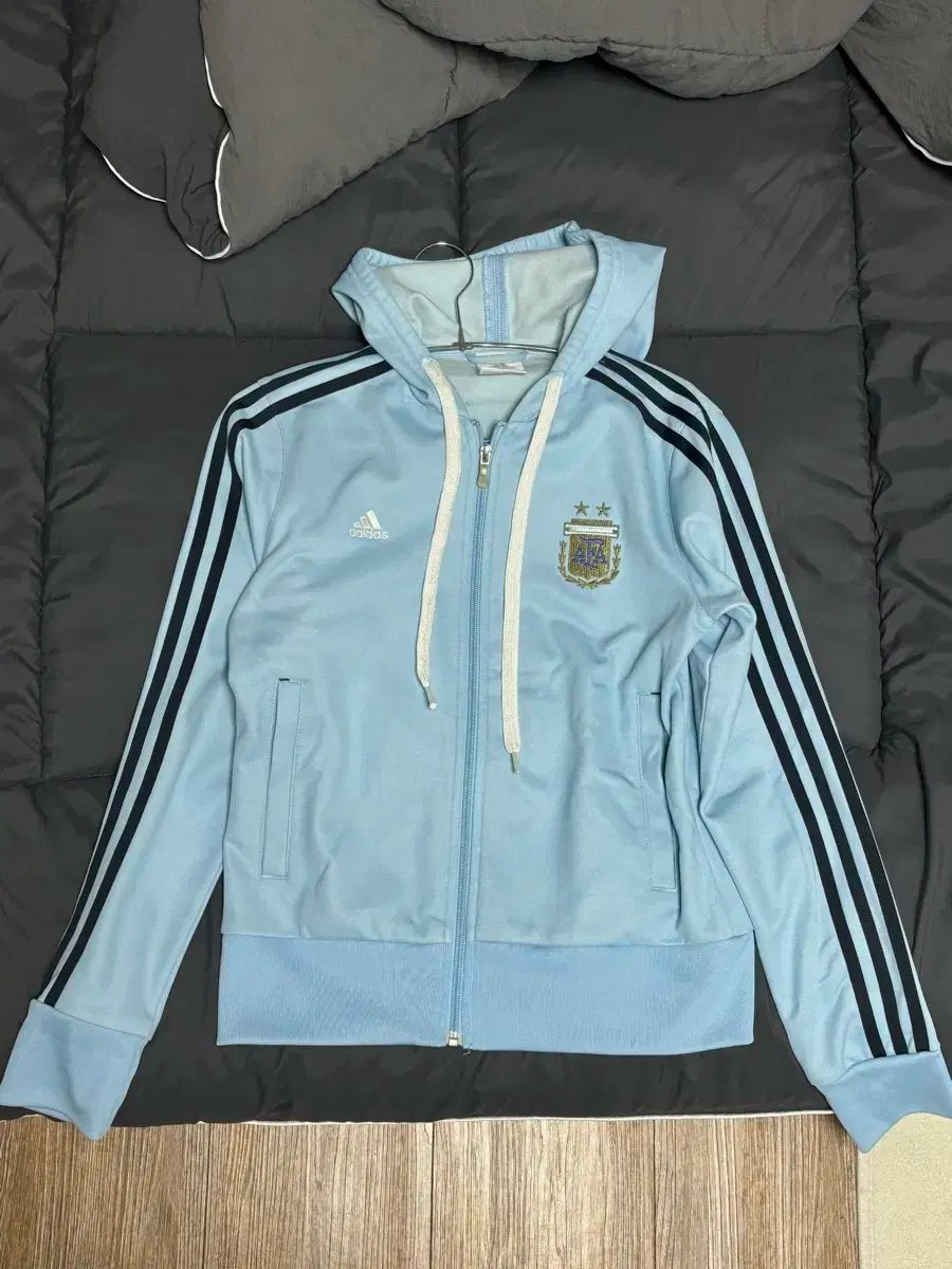 adidas アディダス アルゼンチン人 フード付きフラップ ジャージ 必須アイテム
