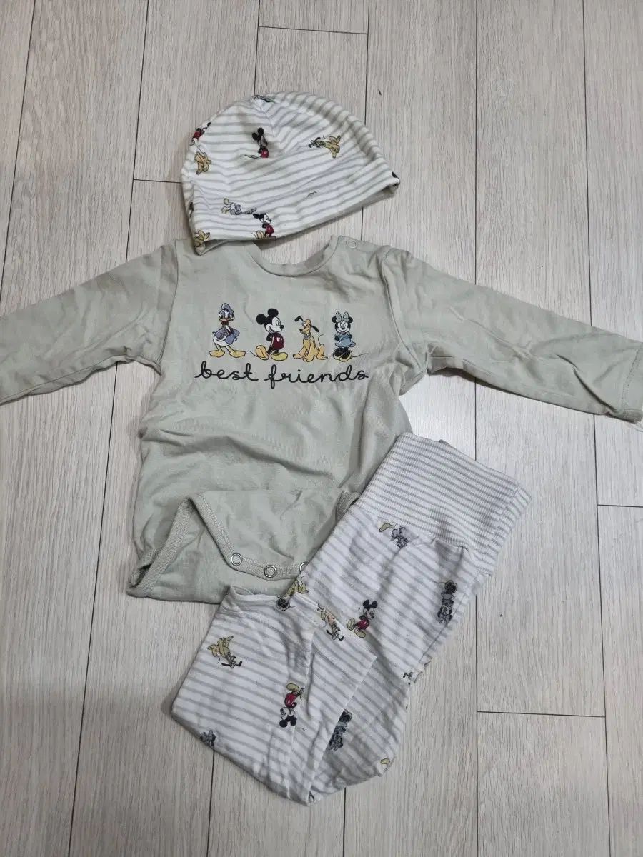 h ＆ m Disney(ディズニー) ボディスーツ セット