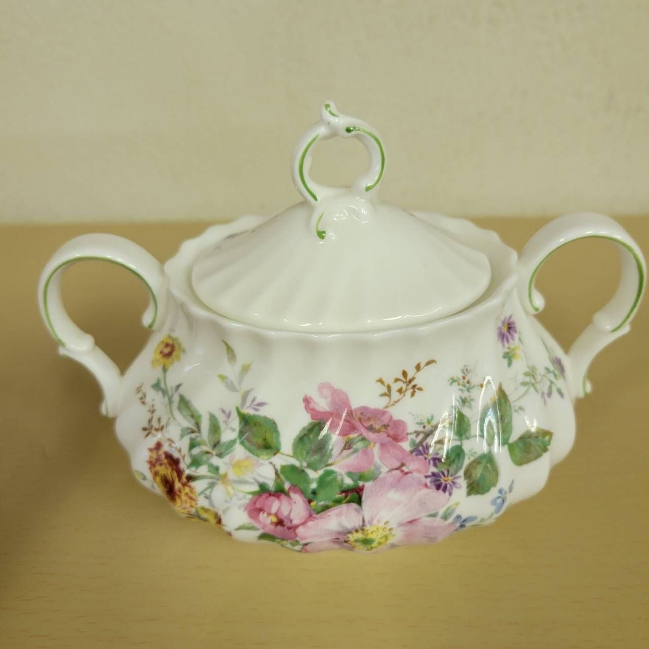 ロイヤルドルトン　アルカディア　シュガーポット　食器　キッチン　花柄    Royal Doulton