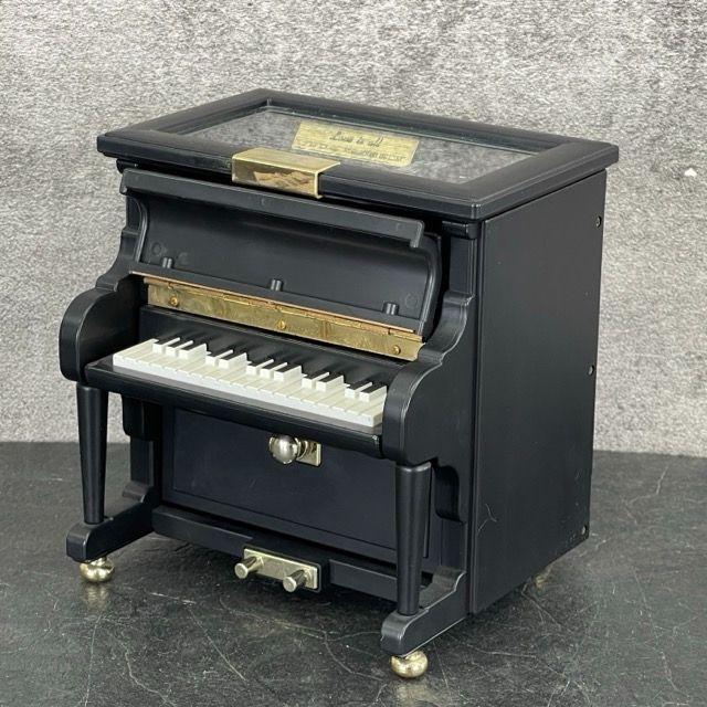 美品 DISCRETION オルゴール ピアノ型 ブラック ラブイズオール 小物