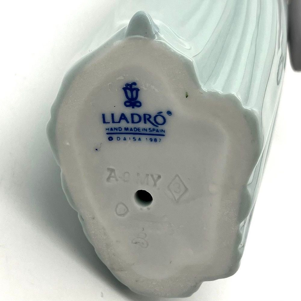 LLADRO リヤドロ／少女　5487／フィギュリン／高さ　約20.5cm リヤドロ 少女 5487 | ブランド洋食器専門店ル・ノーブル 公式