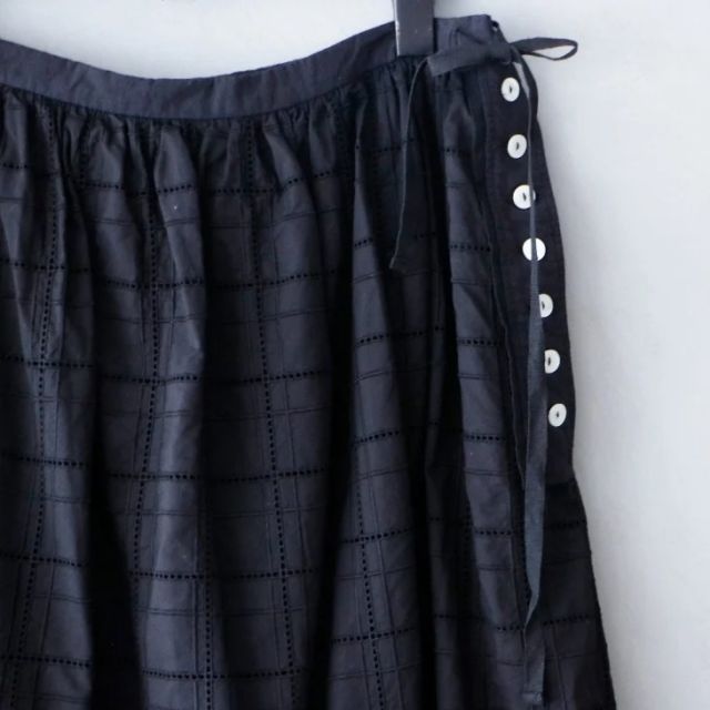 MAGALI | ガーメントダイ・コットンレース・サイドボタン